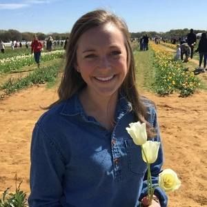 Meet your Posher, Lora